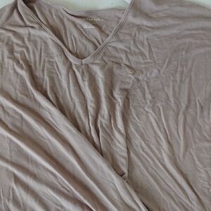 American Eagle Outfitters Men’s Long Sleeve V-Neck Tee in Taupe